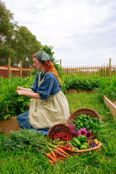 Ukrainian Ikra Recipe: Zucchini Harvest in the Iowa Countryside Living In Countryside, Gardening Outfits, Fantasy Cottagecore, Hot Water Bath Canning, Garden Outfit, Relish Sauce, Cottagecore Life, Christmas Potluck, Growing Zucchini