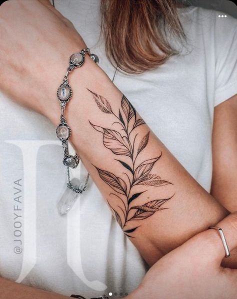 Tattoo Placements, Tato Jari, Leaf Tattoo, Vine Tattoos, Inspiration Tattoos, Best Sleeve Tattoos, Female Tattoo, 문신 디자인, Tattoo Sleeve Men