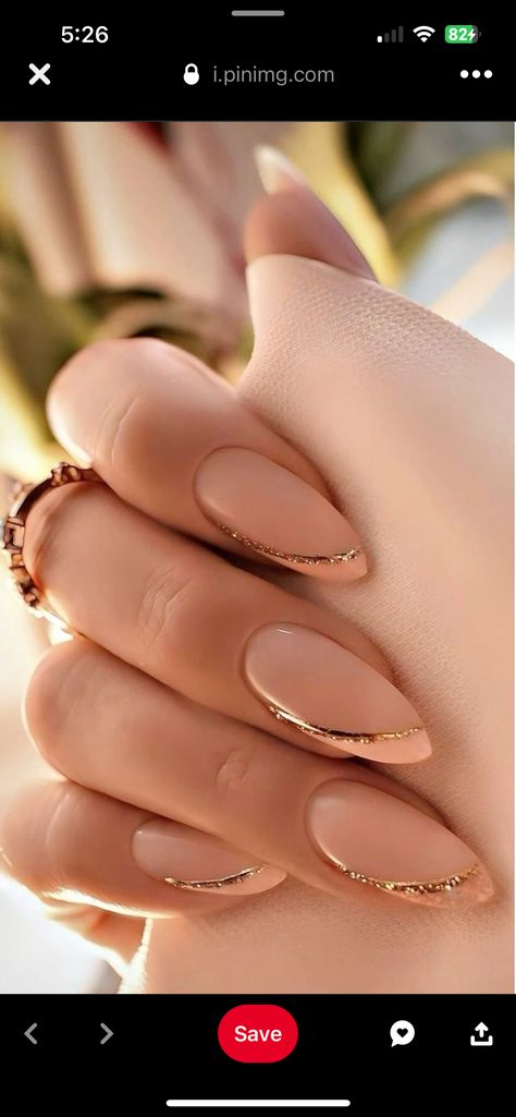 Nude Almond Nails With Gold Design, Almond Nails With Gold Design, Nude And Gold Nail Designs, Nails With Gold Lines, Nails With Gold Design, Almond Nails With Gold, Almond Nails Gold, Almond Nude Nails, Nude Nails With Gold