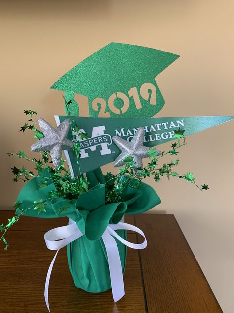 Graduation Center Piece Ideas For A Boy, Simple Graduation Centerpieces For Boys, High School Graduation Centerpieces, Graduation Centerpieces Diy, Goose Party, Cheer Decorations, Creative Graduation Party Ideas, Graduation Centerpieces, Graduation Party Table