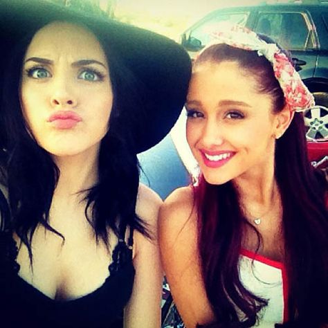 Ariana Grande And Liz Gillies, Nickelodeon Victorious, Ariana Grande Victorious, Liz Gilles, Cat Valentine Victorious, Ariana Grande Facts, Victorious Cast, Jade West, Liz Gillies