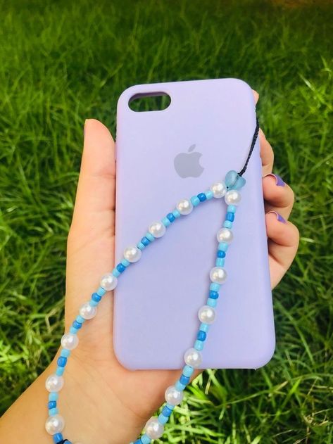 Beaded Phone Strap Ideas, Phone Bracelet Ideas, Straps Para Celular Ideas, Phone Strap Ideas, Phone Straps Beads Ideas, Phone Charms Ideas, Phone Strap Diy, Phone Beads Strap, Phone Strap Aesthetic