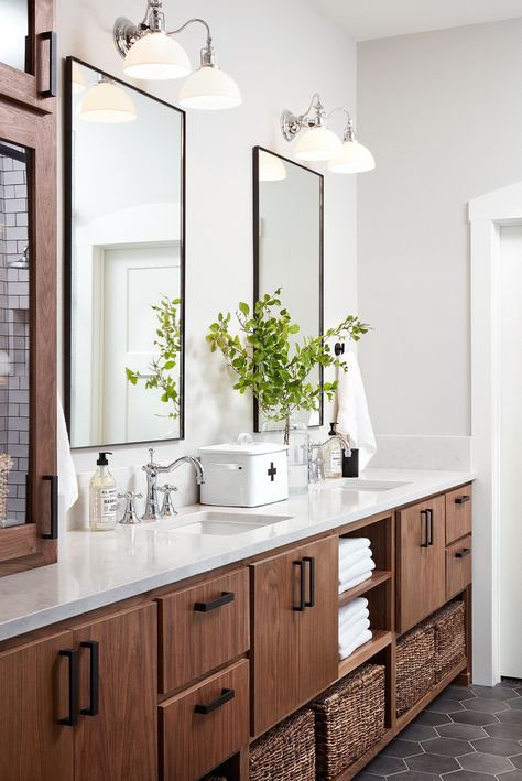 Joanna gaines bathroom Joanna Gaines Bathroom, Fixer Upper Bathroom, Dark Bathroom, Bad Inspiration, Vanity Ideas, Modern Farmhouse Bathroom, Blue Bathroom, Dream Bathrooms, Simple Bathroom