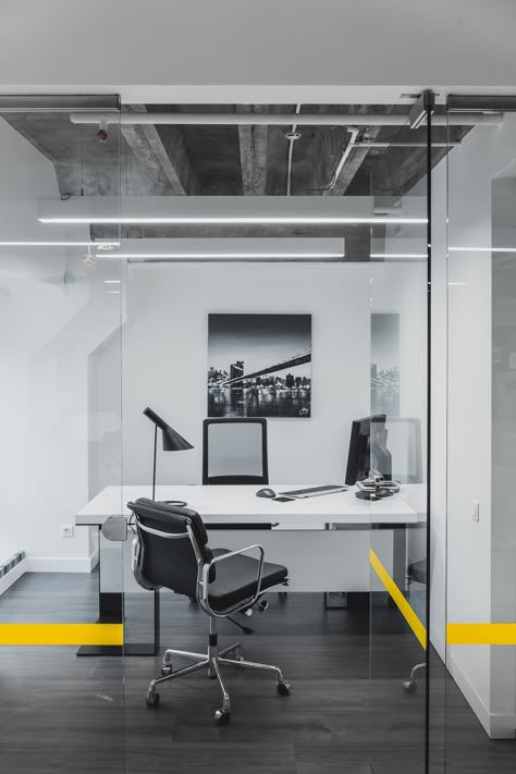 Architecture Photography: Office Design / IND Architects Small Office Design Workspaces, White Office Design, Enclosed Office, Interior Design Styles Guide, Exposed Ceiling, Business Office Design, Gray Office, Creative Office Space, Office Decor Professional