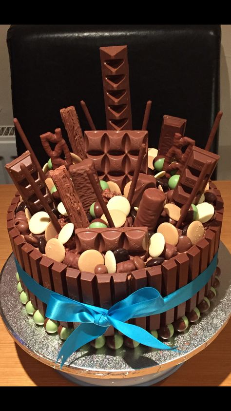 Large Chocolate Explosion Cake. By Cakes of Joy Chocolate Explosion Cake, Chocolate Birthday Cake Decoration, Chocolate Bar Cakes, Kitkat Cake, 18th Cake, Chocolate Cake Designs, 10 Birthday, Kid Desserts, Chocolate Cake Decoration