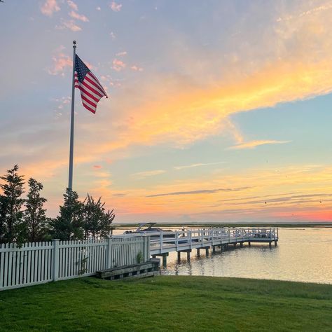 East Coast Preppy Aesthetic, Stone Harbor New Jersey, Harbor Aesthetic, Beach Town Aesthetic, Summer Hamptons, Avalon New Jersey, Beach Outfit Ideas Summer, Cape Cod Aesthetic, Costal Granddaughter