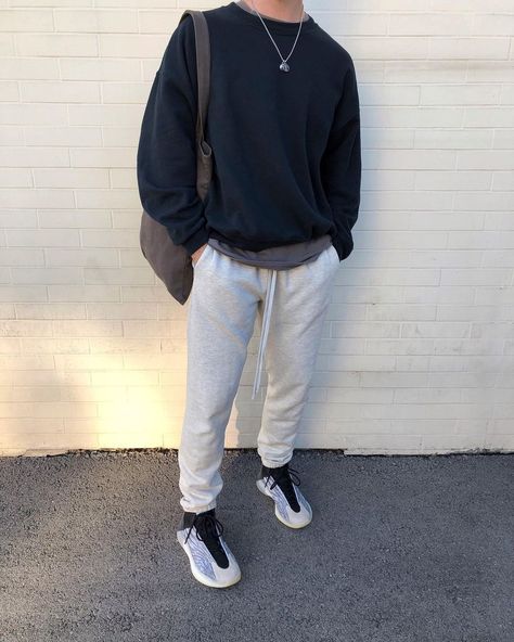 Grey Sweatpants Outfit Men Street Styles, Grey Sweatshirt Outfit Men, Grey Sweatpants Outfit Men, Boys Clothes Teenagers, Black Sweatpants Outfit, Gray Sweatshirt Outfit, Sweatshirt Outfit Men, Gray Sweatpants Outfit