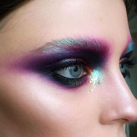 Extreme Make-up, Editorial Make-up, Fantasy Make-up, Metallic Makeup, Drag Make-up, High Fashion Makeup, Make Up Inspiration, Avant Garde Makeup, Purple Makeup