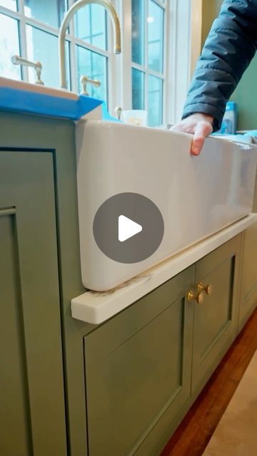 NS Builders on Instagram: "Apron sinks and water damage?  While there’s a lot to love about apron sinks, this style makes it easier for water to run down and ruin your cabinets below. This stone detail helps catch those drips and prevents that lower door from getting destroyed.  #nsb182 Architecture @stevetiek  Millwork @materiamillwork  Stone @metcabinet  Video @motifmediaco   #nsbuilders #builder #customhome #needham #countertops #stone #kitchendesign" River Kitchen Sink, Kitchen Sinks On Islands, Apron Sink With Towel Bar, Drip Rail Under Farmhouse Sink, Apron Sink Drip Ledge, Fireclay Sink Kitchen, Drip Edge Sink, Kitchen Sink Facing Wall Ideas, Apron Sink With Drainboard