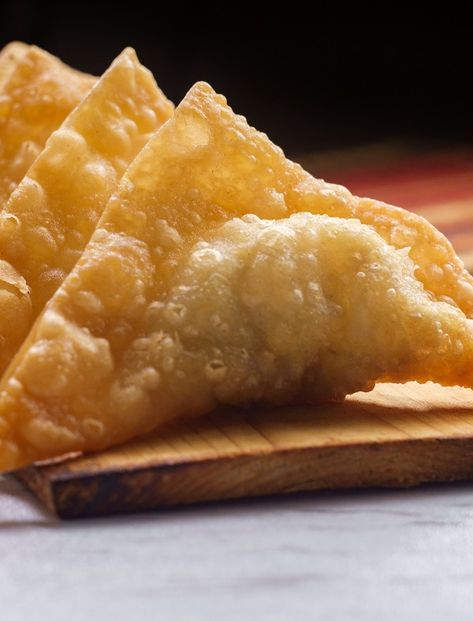 Air fryer wontons recipe: the best appetizer. Fried wontons are crispy and crunchy wontons that you can make in your air fryer. #airfryer #wontons #appetizers #party #chinese via @slavabondarev Wantons In Air Fryer, Air Fry Wonton Recipes, Air Fryer Won Tons, Air Fried Wontons, Air Fry Wontons, Airfryer Wontons, Wonton Wrapper Recipes Air Fryer, Air Fryer Wonton Recipes, Yaki Mandu