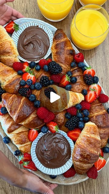 Recreating Recipes on Instagram: "Breakfast Platter | …it’s the summer holidays and we’ve got little hands in our platters! It’s not a perfect platter (random placement of berries), but the little ones had fun getting creative 😊 . We baked croissant from frozen, added @nutellauk and berries - it was delicious 😊 . Platter and small dishes from @nomliving Glasses from @tescofood . . Hope you all enjoy your day today! #recreatingrecipes . . . . . . . . . #croissantsandwich #foodstagram#croissantplatter #strawberries #foodie#chocolatesauce #chocolateforbreakfast #freshlybaked #eggs#foodbloggers#breakfastfood #homecooking#foodblog#foodlover#foodforthought#fooddiary#foodgram#foodforfoodies#foodoftheday#nutella #foodaddict#eatrealfood#brunch#snackideas#snackplatter#breakfastlover #strawberrie Small Breakfast Board Ideas, Fruit And Croissant Platter, Croissant Platter Ideas, Croissant Bar Brunch, Croissant Charcuterie Board, Croissant Board, Kids Brunch Birthday Party, Breakfast Tray Ideas, Croissant Platter