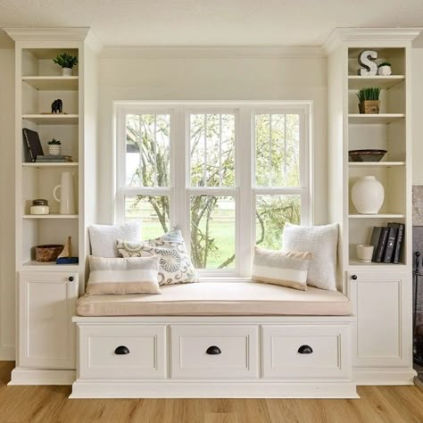 Window Seat Living Room, Window Seat With Bookshelves, White Kitchen Windows, Window Seat Ideas, Cozy Window, Built In Window Seat, Window Bench Seat, Cozy Window Seat, Window Seat Kitchen