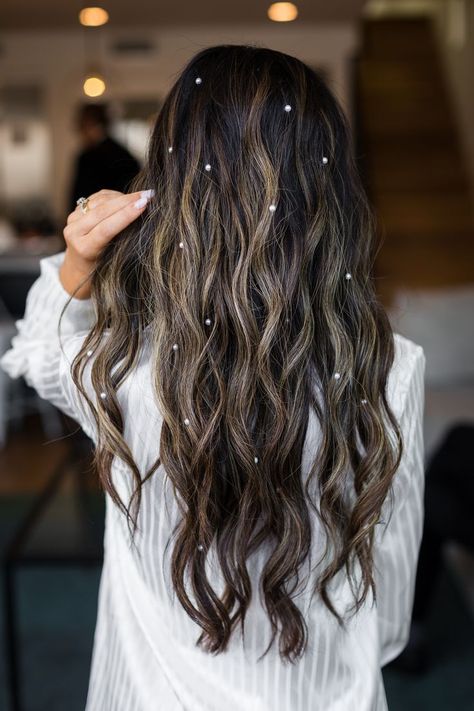 Curled Hair With Diamonds, Wedding Hair With Diamonds, Hoco Hairstyles With Gems, Hair Sparkles Glitter, Glitter Hair Wedding, Wedding Hair With Rhinestones, Wedding Hair With Glitter, Homecoming Hairstyles With Pearls, Glitter Wedding Hair