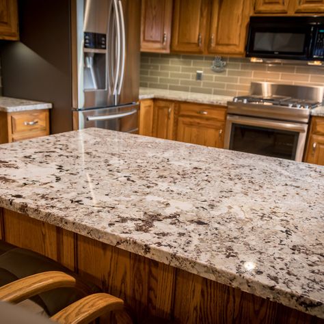 Granite Counter Tops With Honey Oak Cabinets, Oak And Granite Kitchen, Granite Countertops Maple Cabinets, White Granite Countertops Wood Cabinets, Light Granite Countertops Kitchen Oak Cabinets, Oak Cabinets With Granite Countertops, Oak Cabinets With Quartz Countertops, Granite Countertops Oak Cabinets, Honey Oak Cabinets Hardware