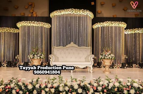 Indian Reception Stage Decor, Varmala Decoration, Stage Decor Ideas, Shaadi Decor, Engagement Stage, Indian Wedding Decorations Receptions, Engagement Stage Decoration, Nikah Decor, Reception Stage