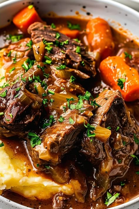 Scottish Stew Recipes, Guinea’s Beef Stew, Pot Roast Over Mashed Potatoes, Roast Over Mashed Potatoes, Slow Cooker Venison, Guinness Beef Stew, Venison Roast, Irish Traditional, Irish Beef Stew