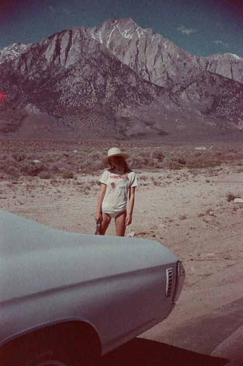 Enjoy a road trip series photographed by Dana Trippe starring model Sierra wearing Lack of Color hats.   “What’s better than a road trip with one of your best gal pals, Sierra? Not much – we… Flannel Photoshoot, Desert Grunge, Dana Trippe, Vegas Vibes, Luis Gonzaga, 1972 Chevelle, Cowgirl Vintage, Americana Aesthetic, Desert Photoshoot