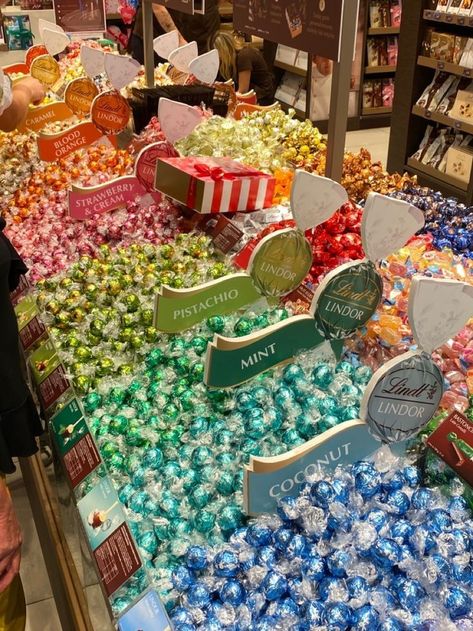 Sweets Candy Aesthetic, Lindt Lindor Chocolate, Sweets Aesthetic Candy, Lindor Chocolate Aesthetic, Lindt Chocolate Aesthetic, Candy Store Ideas, Candy Aesthetics, Candy Store Aesthetic, Lindor Chocolate Flavors