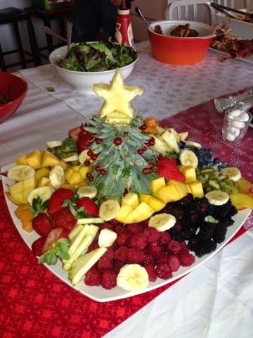 Xmas Fruit Platter, Christmas Fruit Platter Holiday Parties, Pineapple Christmas Tree Fruit Tray, Christmas Tree Fruit Platter, Christmas Fruit Platter Ideas, Winter Fruit Platter, Christmas Fruit Tray Ideas, Christmas Fruit Ideas, Holiday Fruit Tray