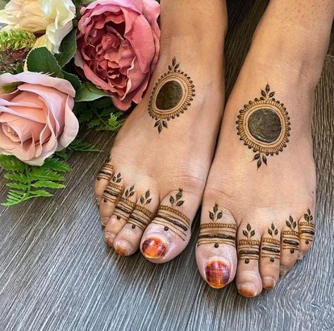 Mehendi On Feet Simple, Mehandi Leg Designs Simple, Easy Heena Design For Beginners, Foot Mendhi Designs Simple, Mehendi Designs For Foot Simple, Mehandi Designs For Legs Simple, Foot Mehendi Design Simple, Leg Mehendi Design Simple, Simple Leg Mehendi Design