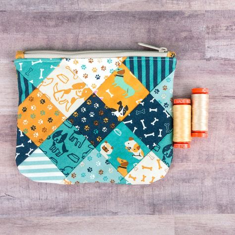 Bags To Make, Patch Bag, Bags Patterns, Zipper Pouch Tutorial, Charm Packs, Quilted Patchwork, Diy Bags Purses, Quilted Tote Bags, Bag Tutorial