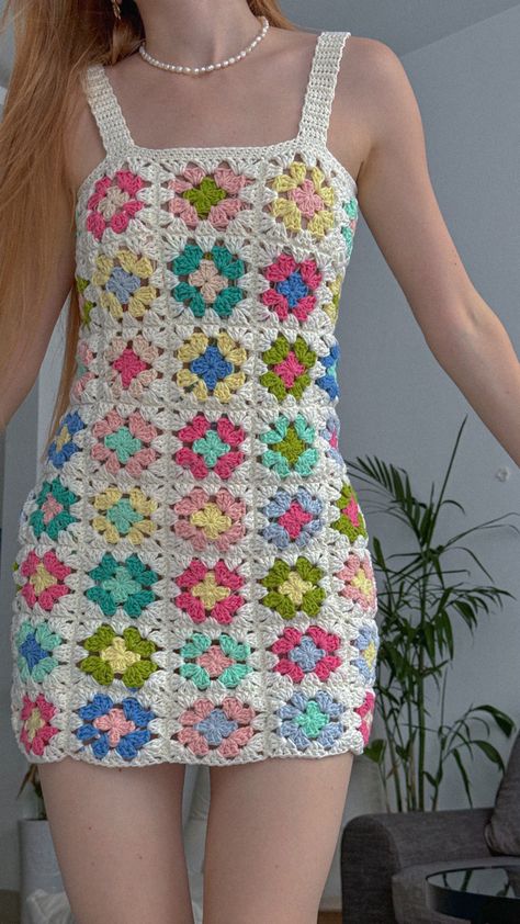 Crochet Dress Granny Square, Crochet Granny Square Dress Pattern Free, Crochet Granny Square Dress, Crochet Patchwork Blanket, Granny Square Dress, Crochet Long Dresses, Box Crochet, Square Dress, Granny Square Projects