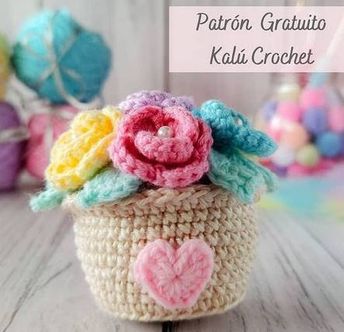 Página con todos los patrones de amigurumis gratuitos que he encontrado por Internet, entre ellos este patrón AMIGURUMI PLANTA y muchos más Crochet Cactus, Crochet Disney, Crochet Cord, Crochet Bouquet, Easy Crochet Stitches, Easy Crochet Projects, Crochet Plant, Diy Embroidery Patterns, Crochet Amigurumi Free Patterns