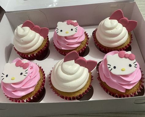 sariyah day!! (✧ω✧) on Twitter: "hello kitty cupcakes!!! https://t.co/kdFpvnMHor" / Twitter Hello Kitty Fondant, Bolo Da Hello Kitty, Hello Kitty Birthday Theme, Kitty Birthday Cake, Kitty Cupcakes, Hello Kitty Theme Party, Hello Kitty Birthday Cake, Diy Hello Kitty, Cat Cupcakes