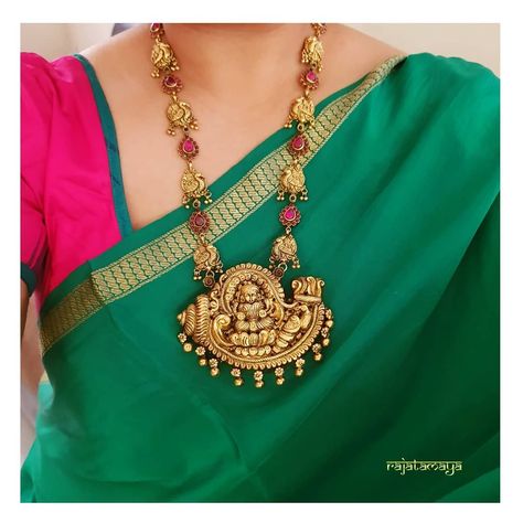 Pendent Design Gold, Jewellery South Indian, Trending Necklace, Latest Indian Jewellery, Temple Jewellery Earrings, Haram Designs, Temple Jewelry Necklace, Neck Pieces Jewelry, Antique Necklaces Design