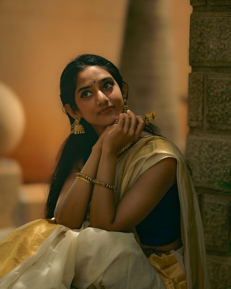 Onam celebration still continues w/ @pritika.krishnakumar ❤️🌸 . . #onam #onam2024 #keralafestival #festivalofindia #shotonnikon #throughherlens #bangalore #pookolam Traditional Model Poses, Photo Stills For Women In Saree, South Indian Look Poses, Kerala India Photography, Still Poses Reference, Classic Poses For Women, Asthetic Saree Pose Ideas, Bridesmaid Photoshoot Indian, Traditional Pics Ideas