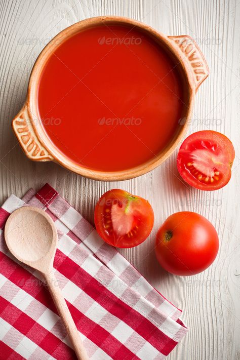 Tomato Soup Photography, Soup Illustration, Soup Photography, Kitchen Table Top, Soup Tomato, Food Soup, Websites Inspiration, Table Food, Infographic Design Inspiration