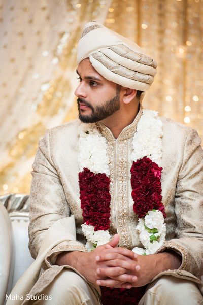 Elegant Pakistani groom. http://www.maharaniweddings.com/gallery/photo/107387 Groom Pakistani, Photo Mood, Chocolate Dishes, Groom Wedding Dress, Groom Pictures, Handsome Groom, Quotes Wallpapers, Bride Groom Dress, Groom Poses