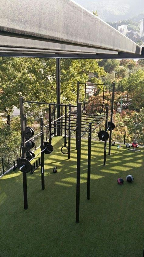 Outside Gym Ideas Backyards, Outdoor Gym Ideas Backyards, Outdoor Gym Design, Bedroom Bed Design Modern, Functional Training Gym, Ruang Gym, Modern Scandinavian Bedroom, Outdoor Home Gym, Scandinavian Interior Bedroom