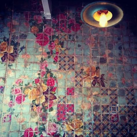 I'm in love! I WANT this! Bohemian Homes: Tile Envy / Floral Colourful Patterns, Floral Tiles, Bohemian House, Kitchen Wall Tiles, Deco Boheme, House Tiles, Beautiful Tile, Kitchen Tiles, Bohemian Home