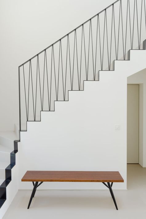 Metal Balustrade Design, Metal Staircase Design, Handrails For Stairs, Modern Handrail, Metal Staircase, Design Staircase, Staircase Design Ideas, Balustrade Design, Staircase Railing