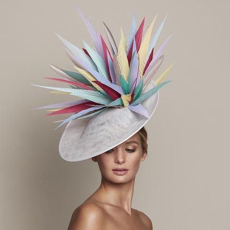 Derby Hats Diy Ideas, Unusual Hats, Classy Hats, Calamity Jane, Kentucky Derby Fascinator, Derby Outfits, Derby Fascinator, Ascot Hats, Pheasant Feathers