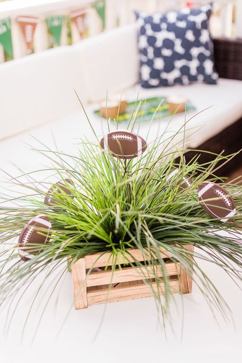 Love this DIY faux grass football centerpiece for game day-- seriously, how cute are the little footballs?! Would make an sports banquet centerpiece, too! Also, if you're looking for game day appetizers for a crowd, click through for popular Missouri blogger Stephanie Ziajka's favorite game day meatball recipe, along with more tailgate party and game day decor ideas (like this DIY faux grass centerpiece!) and snack recipes! #gameday #centerpiece #fauxgrass #football #tailgating #sponsored Simple Football Centerpieces, Turf Centerpieces, Tailgate Party Centerpieces, Sports Banquet Decor, Football Graduation Centerpiece Ideas, Tailgate Centerpieces, Football Centerpiece Ideas, Football Banquet Ideas, Football Banquet Decorations