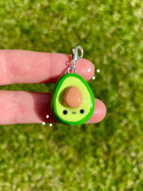 Easy Clay Sculptures, Polymer Clay Gifts, Clay Keychain, Tanah Liat, Clay Diy Projects, Clay Crafts Air Dry, Cute Polymer Clay, Fun Easy Crafts, Cute Clay