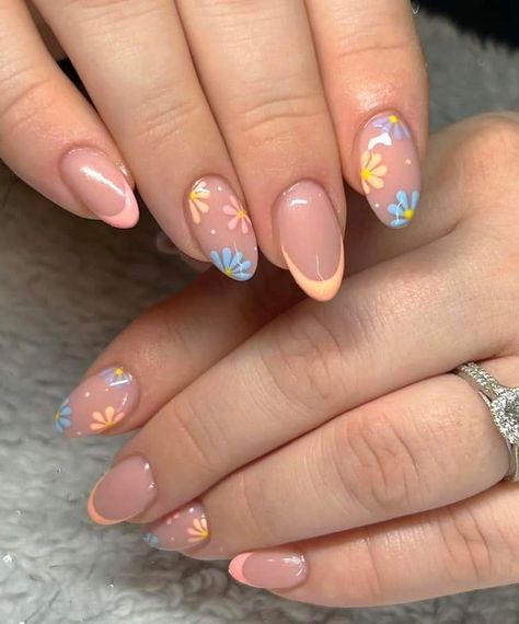 Spring Nail Art Almond, White Tip Acrylic Nails With Flowers, Summery Flowery Nails, Natural Flower Nail Designs, Short Aesthetic Almond Nails, Floral Pastel Nails, Nail Inspo Flower Design, Classy Summer Nails Almond, Floral Nails Almond Shape