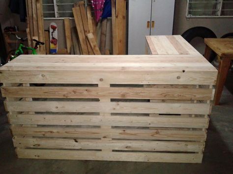 Wooden Pallet Bar, Bar En Palette, Pallet Counter, Pallet Desk, Desk Counter, Pallet Bar Diy, Counter Desk, Pallet Bar, Repurposed Wood