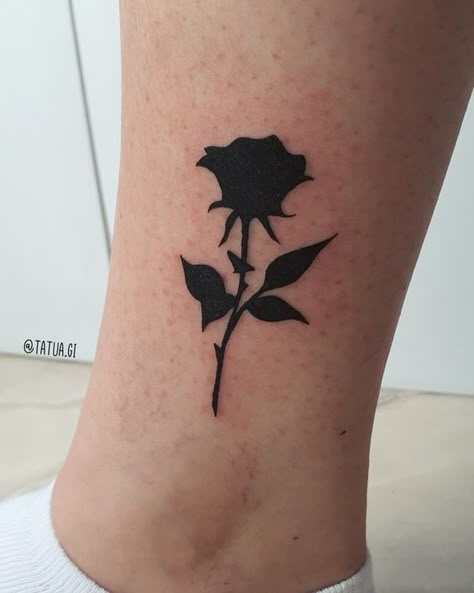 The black rose tattoo is widespread, but do you know its meaning? In the article, you will find the answer to this question and many ideas for such a tattoo. Name Cover Up Tattoos For Women, Simple Black Tattoos, Hand Tattoo Cover Up, Small Black Tattoos, Rose Tattoo Cover Up, Black Rose Tattoo, Cover Up Tattoos For Women, Flor Tattoo, Dragon Tattoo Ideas