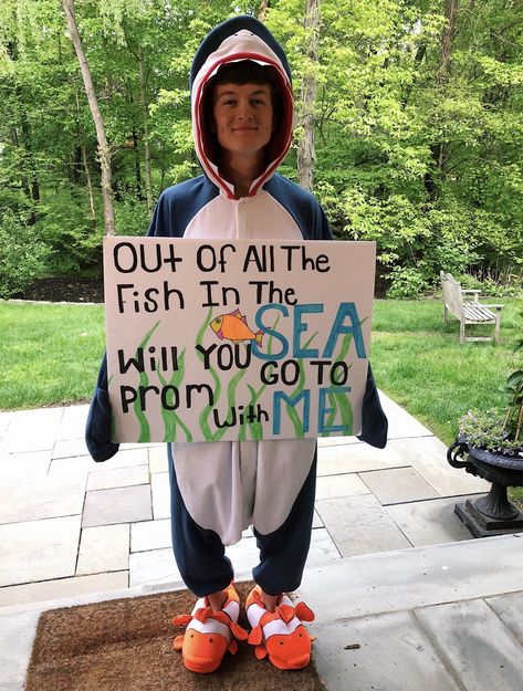 Prom Bored Ideas, Out Of All The Fish In The Sea Hoco, Non Cringey Hoco Proposals, Simple Dance Proposal Ideas, Finding Nemo Promposal Ideas, Finding Nemo Hoco Proposals, Poster Ideas For Sweethearts, Swim Promposal Ideas, Out Of All The Fish In The Sea Promposal