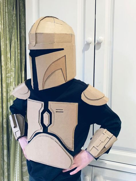 Mandolorian Costume Diy Easy, Cardboard Mandalorian Helmet, Shoulder Armour Diy, Diy Mandalorian Helmet, Mandolorian Costume Diy, Diy Starwars Costume, Mandalorian Costume Diy, Diy Mandalorian Costume, Starwars Creatures