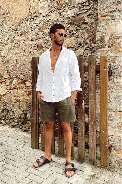 Mens Vacation Outfits, Italian Summer Style, Italian Fashion Summer, Vacation Outfits Men, Fashion 23, Beach Outfit Men, Italian Summer Outfits, Look Jean, Mens Summer Outfits