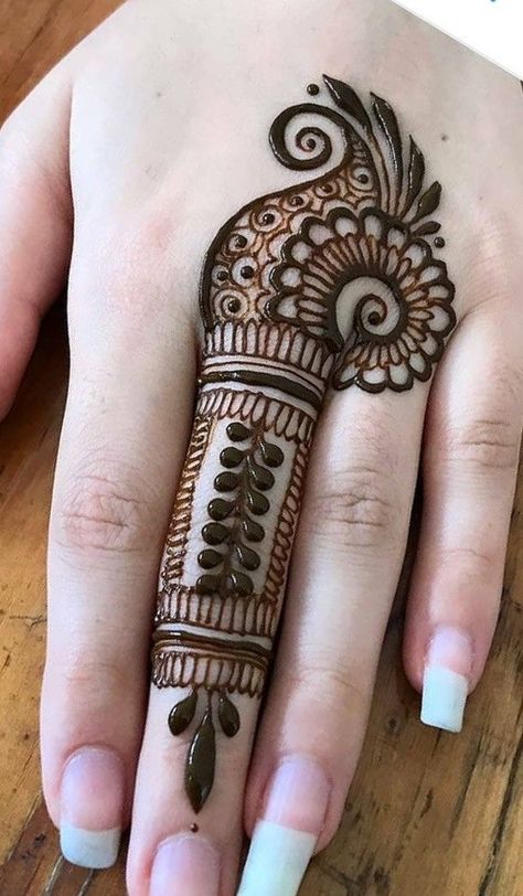 Simple Aesthetic Mehndi Designs Front Hand, Mehendi Designs For Short Hands, Mendhi Designs Simple Palm, Mehendi Designs For Hands Aesthetic, Finger Mehendi Designs, Henna Designs Wrist, Tato Henna, Finger Henna Designs, मेहंदी डिजाइन