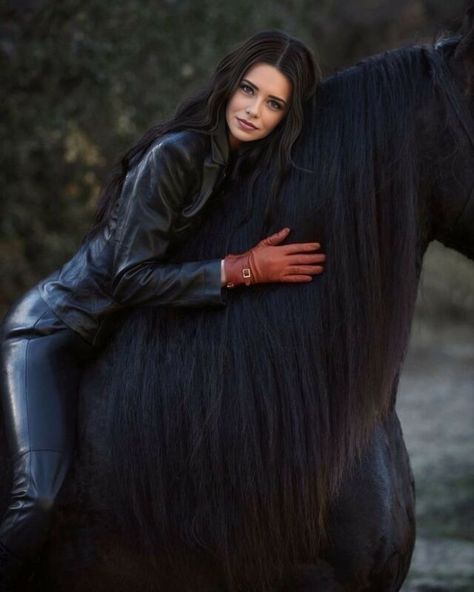 Power Suits For Women, Equestrian Photoshoot, Horse Photoshoot Ideas, Autumn Photography Portrait, Cowgirl Photoshoot, Kendall Jenner Face, Horse Photography Poses, Horse Dress, Desert Fashion