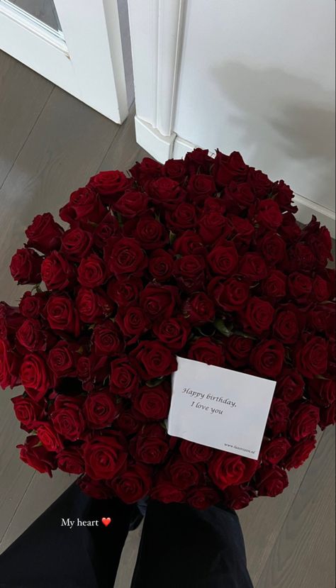 Flowers On Valentines Day, Birthday Flower Aesthetic, Pretty Rose Bouquet, Luxury Valentines Day Aesthetic, Flower Bouquet From Bf, Flowers And Note From Boyfriend, Flowers From My Boyfriend, Be My Valentine Aesthetic, 20 Roses Bouquet