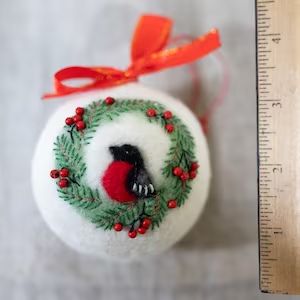 Wool Felted Ornament christmas Bullfinch Needle - Etsy Felt Birds Ornaments, Needle Felted Ornaments, Felted Christmas, Dollar Store Christmas Crafts, Felt Snowman, Needle Felting Diy, Needle Felted Christmas, Wool Needle Felting, Christmas Craft Projects