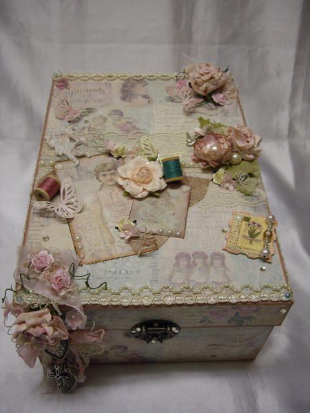 Altered Photo Box - love the vintage style - one commenter suggested would make a good memorial box for loved one, using flowers from funeral - artist Gloria Hidalgo         ************************************************ #altered #art #mixed #media #crafts #vintage #photo #box #memorial - tå√ Altered Box, Decorated Boxes, Arizona Living, Tattoos Quotes, Box Project, Memory Boxes, Altered Photo, Altered Art Projects, Decoupage Box