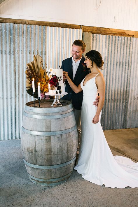 Wedding Cake On Wine Barrel, Wine Barrel Cake Table, Whiskey Barrel Cake Table, Spool Wedding Cake Table, Wedding Cake Barrel, Wine Barrel Wedding Cake, Barrel Wedding Cake Table, Whiskey Barrel Wedding Decor, Barrel Cake Table